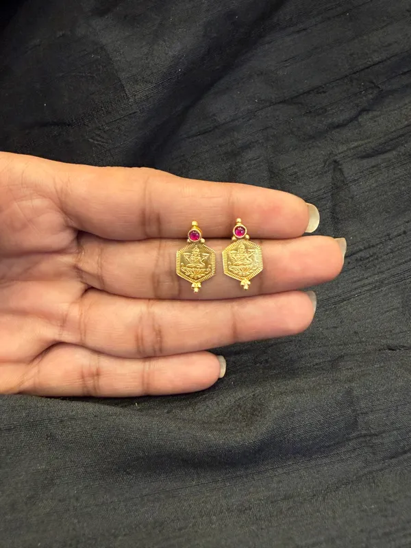 The_Navya_Lakshmi_Kasu_Kemp_Earstuds