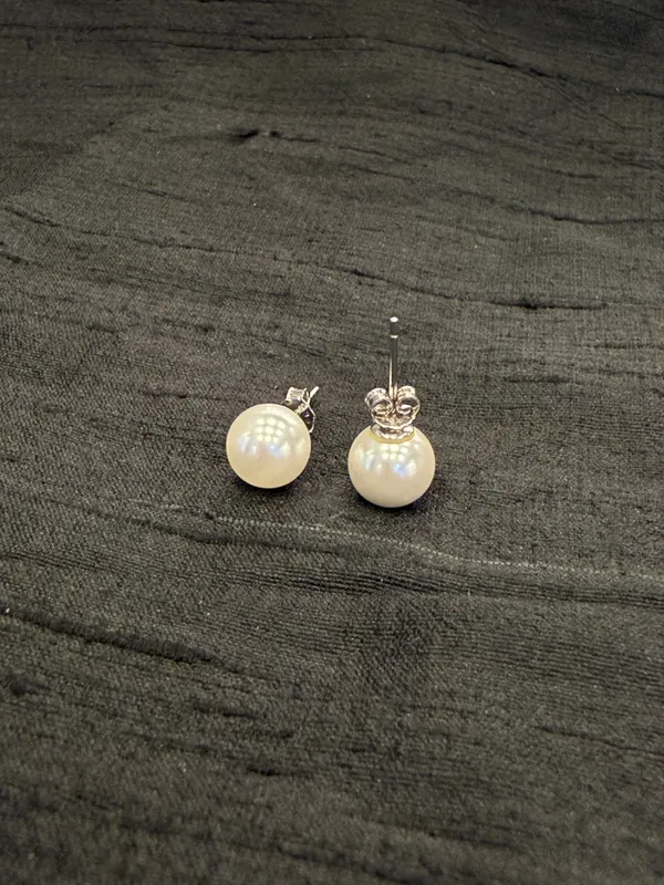 The_Pearl_Glow_925_Silver_Earstuds