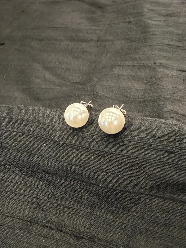 The_Pearl_Glow_925_Silver_Earstuds