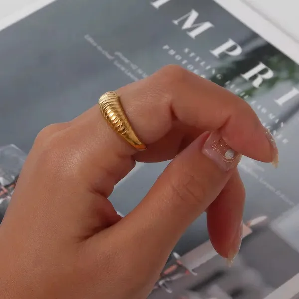 Gold_Tone_Ribbed_Ring_for_Women