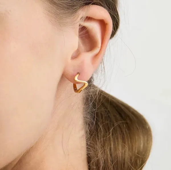 Gold_Tone_Heart_Shaped_Earrings_for_Women