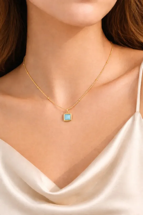 Gold_Tone_Square_Pendant_Necklace_for_Women