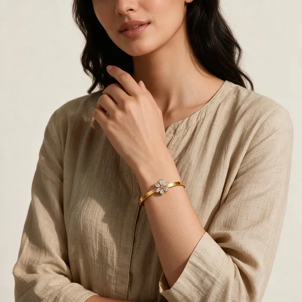 Gold_Tone_Floral_Bangle_Bracelet_for_Women
