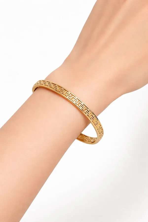 Gold-Tone_Geometric_Pattern_Bangle_for_Women
