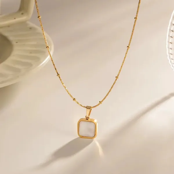 Gold_Tone_Square_Pendant_Necklace_for_Women