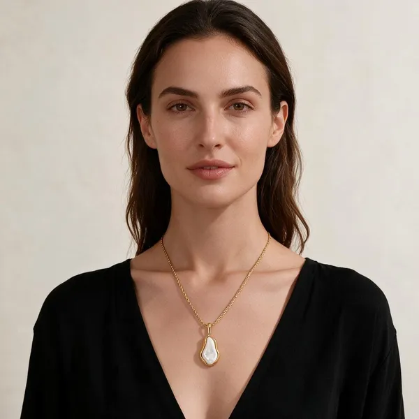 Gold_Tone_Pearl_Pendant_Necklace_for_Women