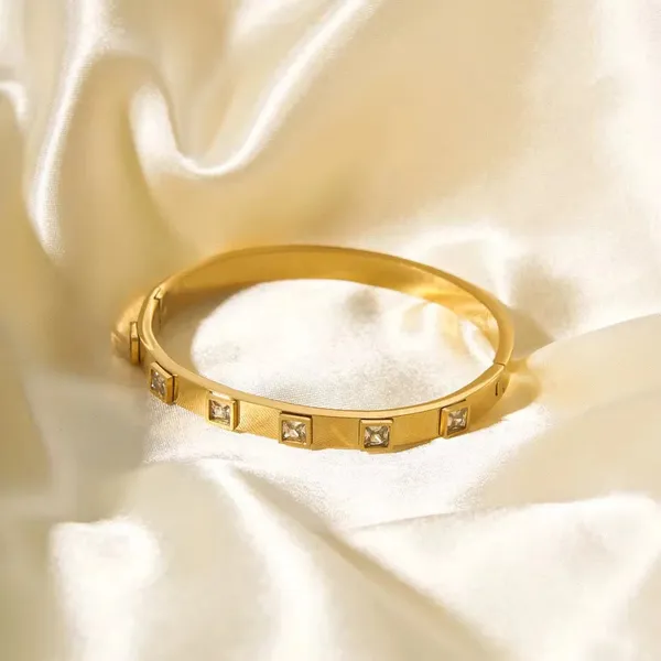 Gold_Tone_Crystal_Studded_Bangle_for_Women