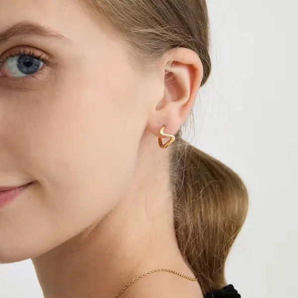 Gold_Tone_Heart_Shaped_Earrings_for_Women