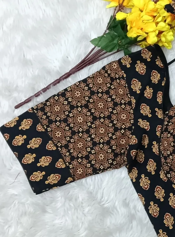 Kalapati_Sweetheart_Neck_Women_Blouse_()