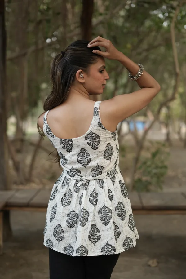 Women's_Black_&_White_Printed_Peplum_Top