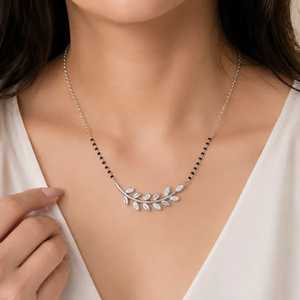 Silver_Leaf_Design_Necklace_For_Women