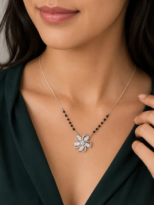 Silver_Tone_Floral_Pendant_Necklace_For_Women