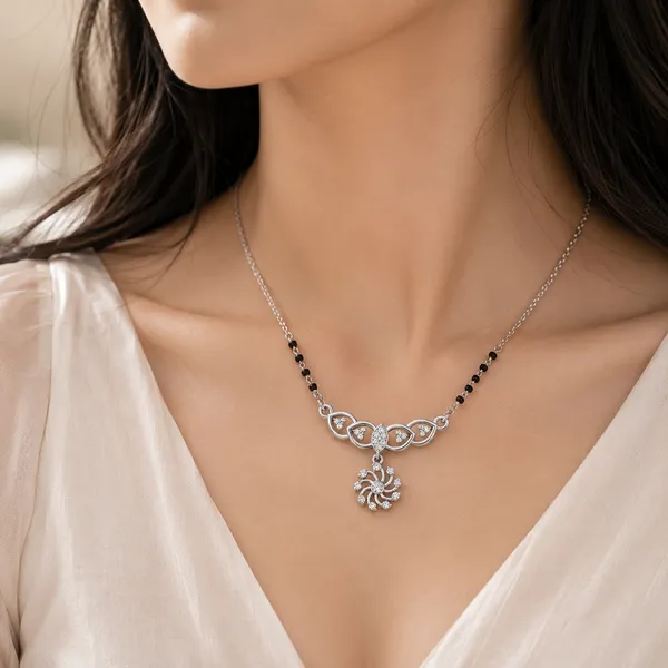 Silver-Tone_Floral_Pendant_Necklace_For_Women