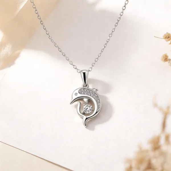 Silver_Tone_Crescent_Moon_Pendant_Necklace_For_Women