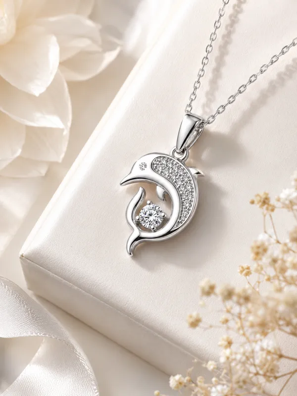 Silver_Tone_Crescent_Moon_Pendant_Necklace_For_Women