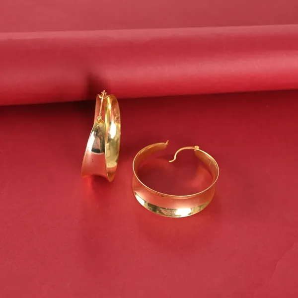Classic_Golden_Hoop_Earrings