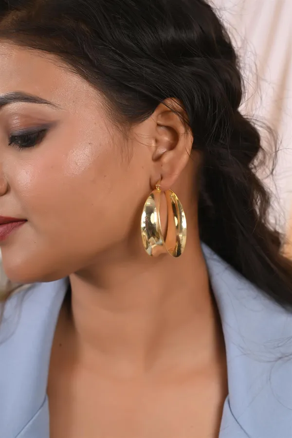 Classic_Golden_Hoop_Earrings