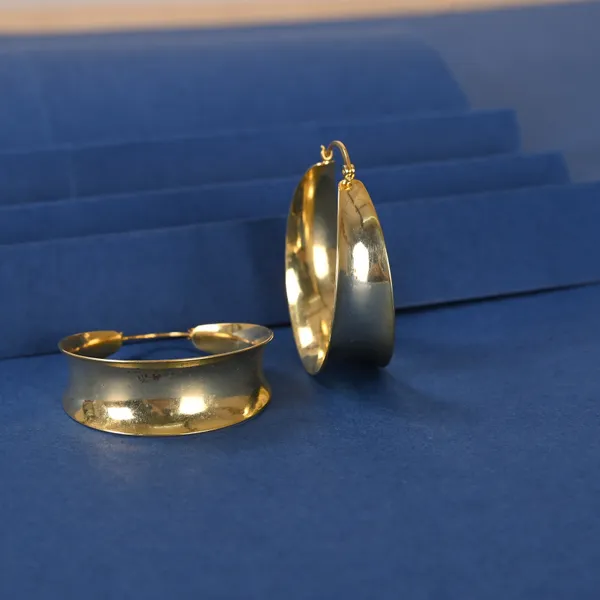 Classic_Golden_Hoop_Earrings