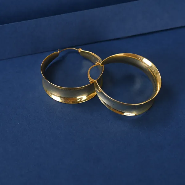 Classic_Golden_Hoop_Earrings