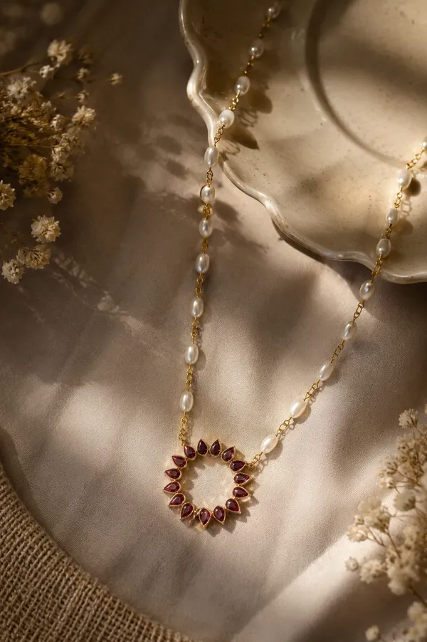 Circular_Pendent_with_Pearl_Chain
