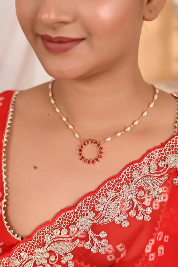 Circular_Pendent_with_Pearl_Chain