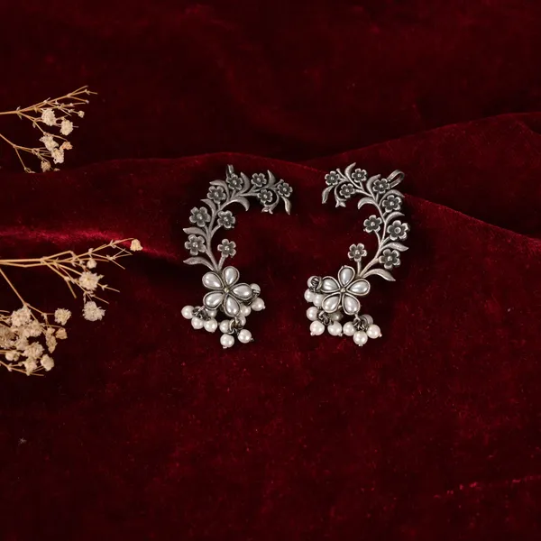 Floral_Pearl_Ear_Cuff