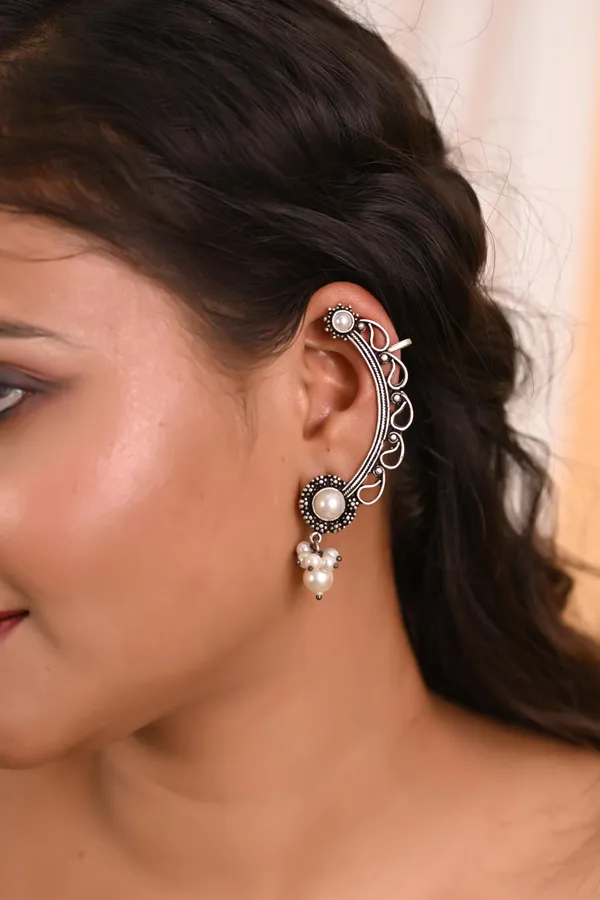 Oxidised_Pearl_Ear_cuff