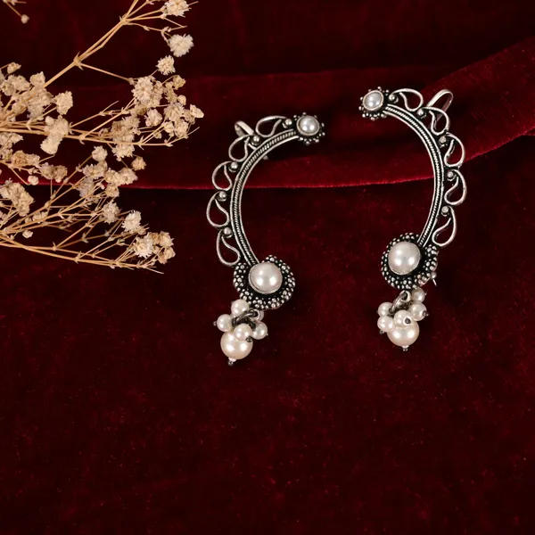 Oxidised_Pearl_Ear_cuff