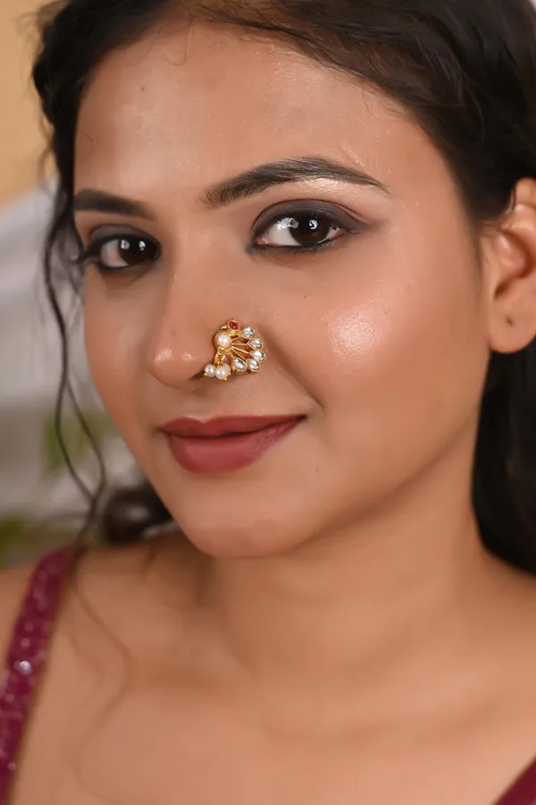 Peacock_Nose_Stud