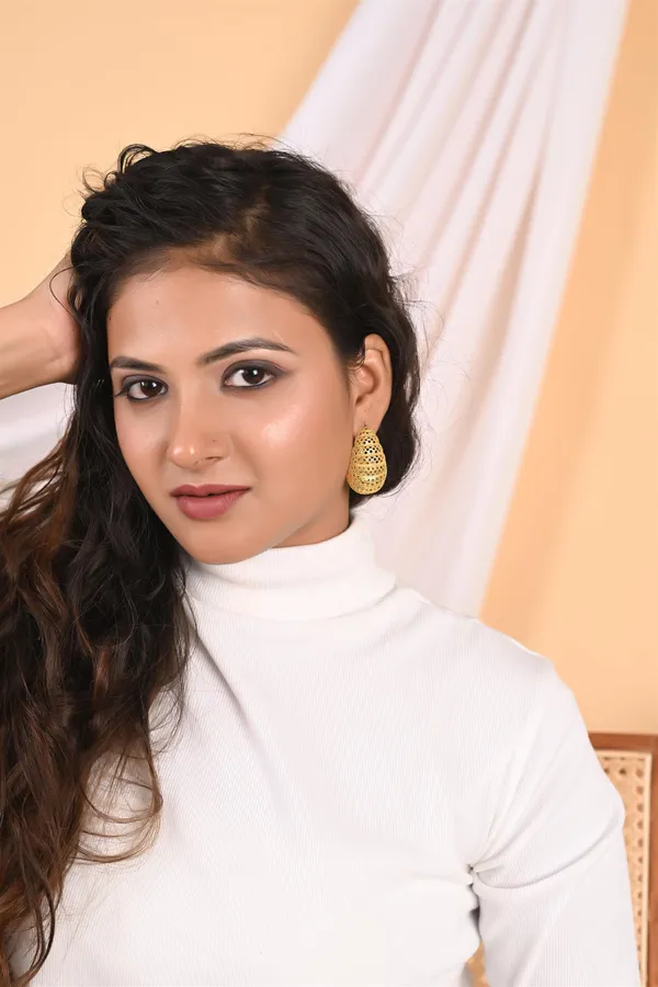 Golden_Teardrop_Hoops