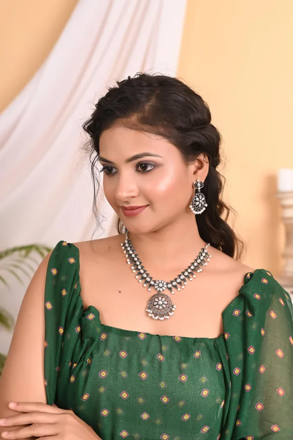Oxidised_Pearl_Studded_Jewellery_Set