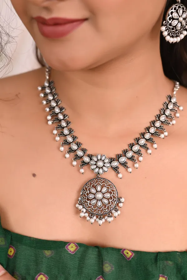 Oxidised_Pearl_Studded_Jewellery_Set