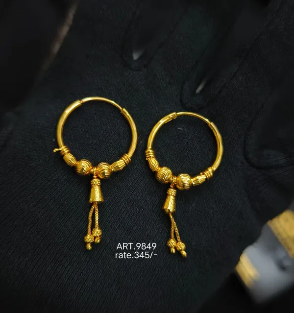 Gold_Tone_Metal_Hoop_Earrings_For_Women