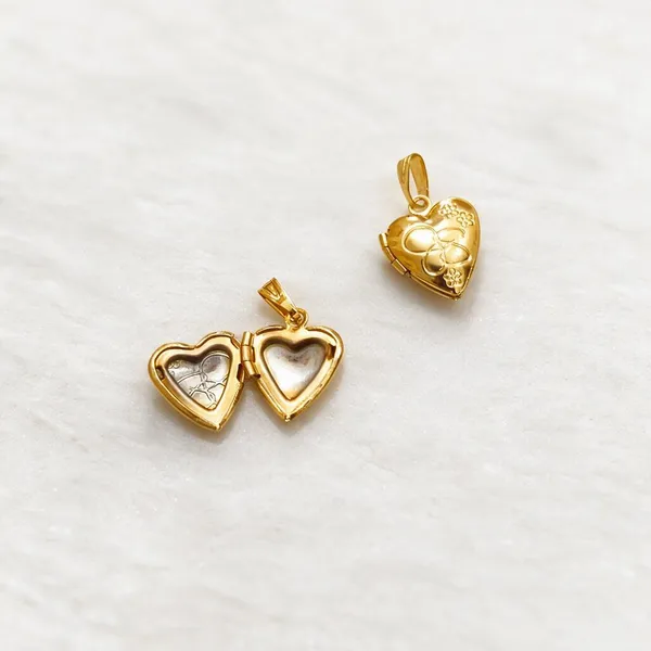 Gold_Tone_Heart_Shaped_Locket_Pendant_For_Women