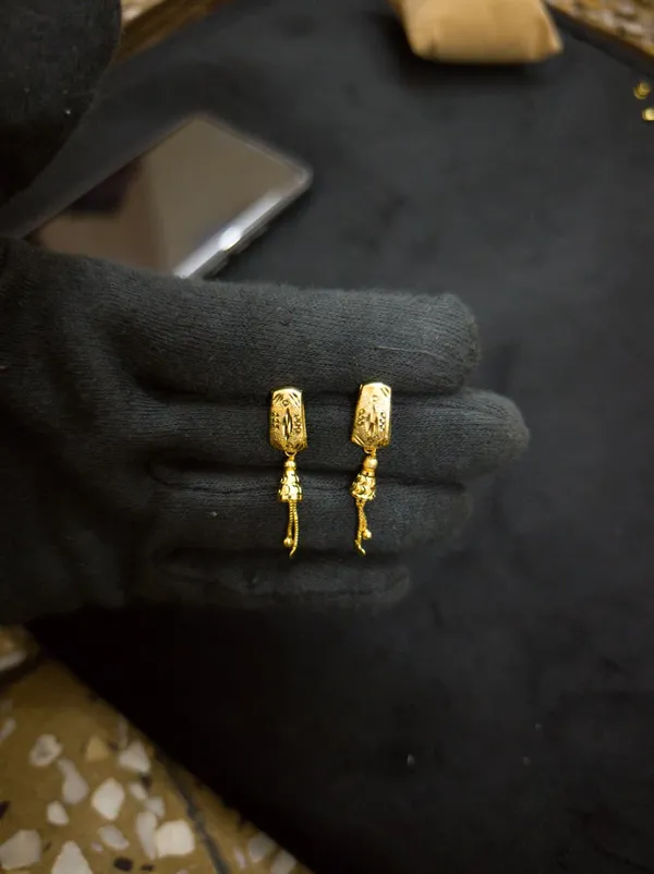 Gold_Tone_Metal_Dangle_Earrings_For_Women
