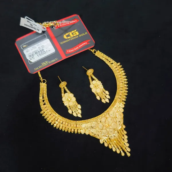 Gold_Tone_Floral_Necklace_Set_For_Women