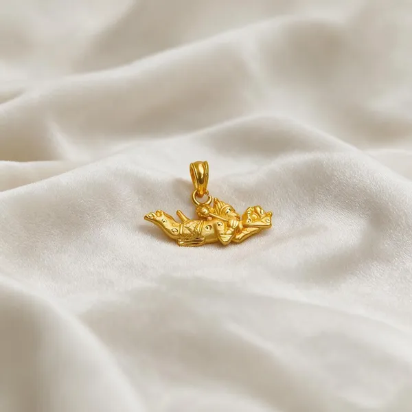 Gold_Tone_Religious_Motif_Pendant