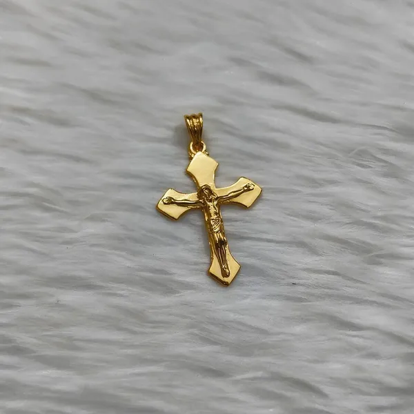Gold_Tone_Crucifix_Pendant_For_Men_And_Women