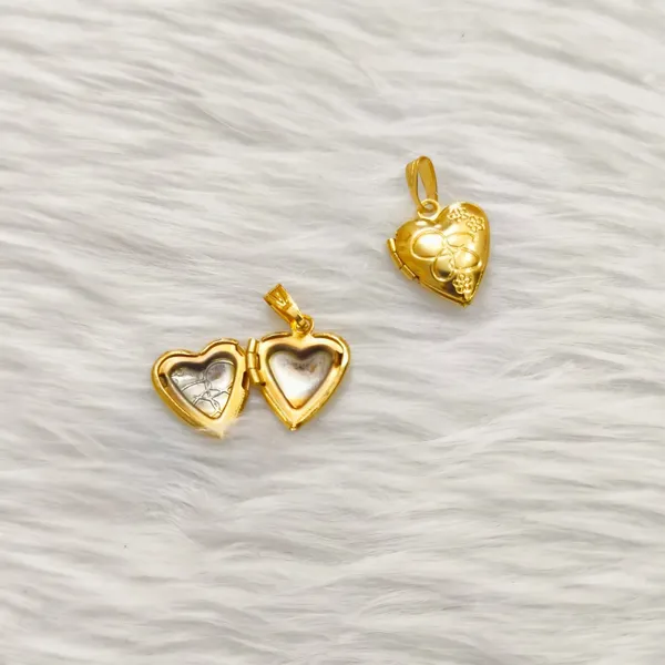 Gold_Tone_Heart_Shaped_Locket_Pendant_For_Women
