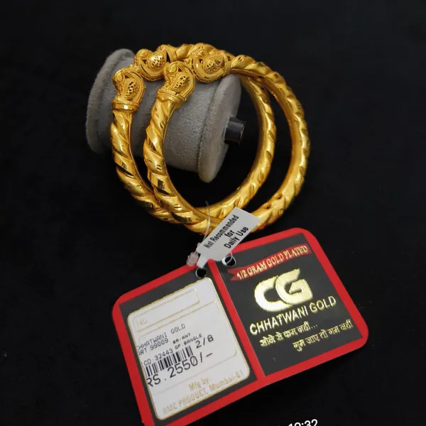 Gold_Tone_Decorative_Bangles_for_Women