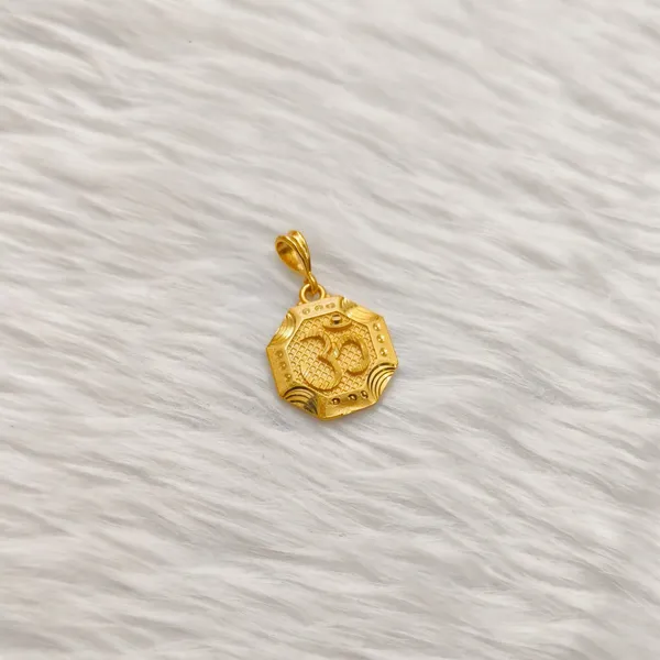 Gold-Tone_Metal_Embossed_Pendant_For_Women