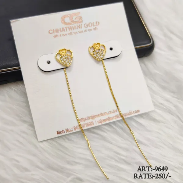 Gold_Tone_Heart_Chain_Drop_Earrings_For_Women