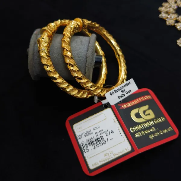 Gold-Tone_Traditional_Textured_Bangle_Set_for_Women