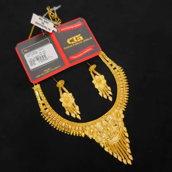 Gold_Tone_Floral_Necklace_Set_For_Women