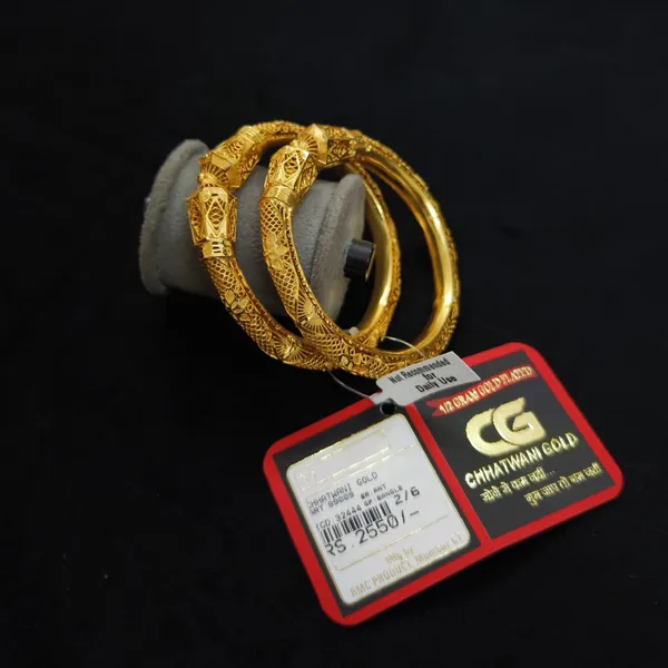 Gold-Tone_Traditional_Textured_Bangle_Set_for_Women