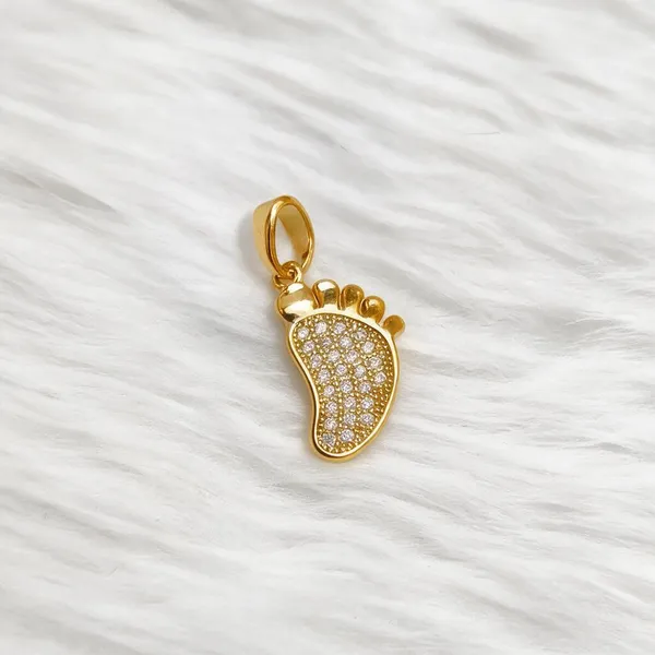 Gold_Tone_Rhinestone_Foot_Pendant_Charm