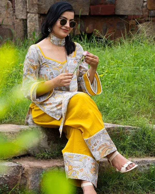 Women’s_Yellow_Printed_Kurta_Palazzo_Set_with_Dupatta,_Designer_Paisley_Print_Ethnic_Wear_for_Casual,_Festive_and_Party_Occasions