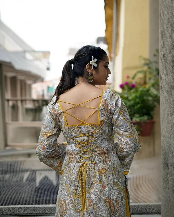 Women’s_Yellow_Printed_Kurta_Palazzo_Set_with_Dupatta,_Designer_Paisley_Print_Ethnic_Wear_for_Casual,_Festive_and_Party_Occasions