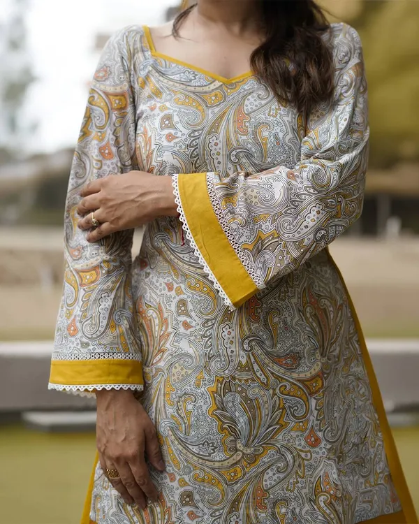 Women’s_Yellow_Printed_Kurta_Palazzo_Set_with_Dupatta,_Designer_Paisley_Print_Ethnic_Wear_for_Casual,_Festive_and_Party_Occasions