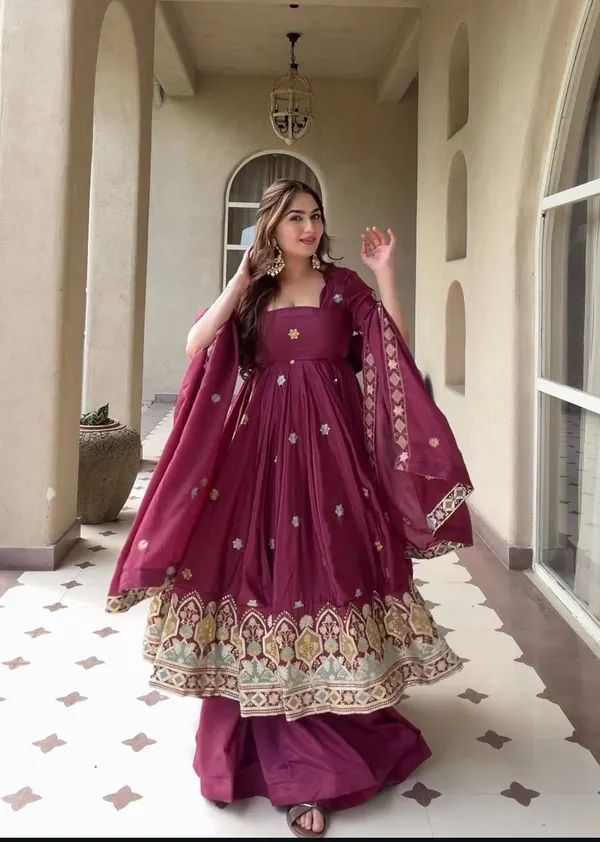 Flagged_Heavy_Natural_Crepe_Silk_Anarkali_Kurta_Set_For_Women